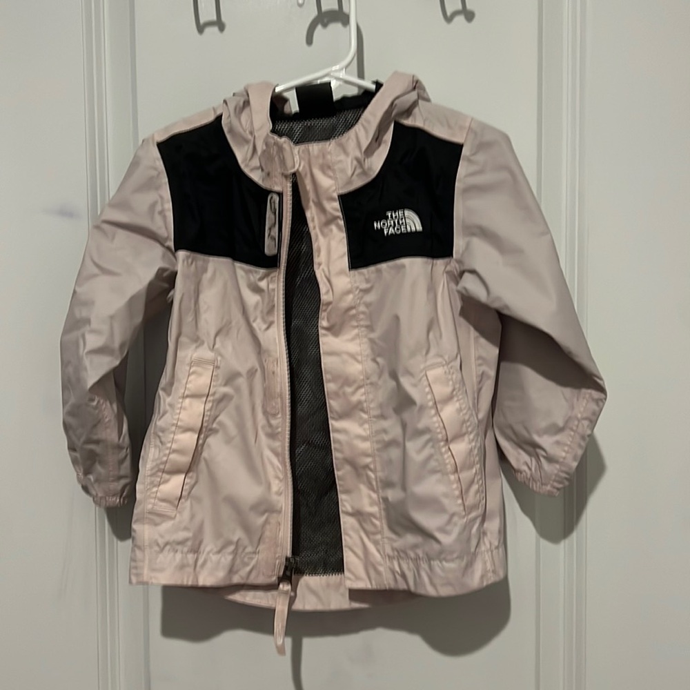 2T The North Face Raincoat